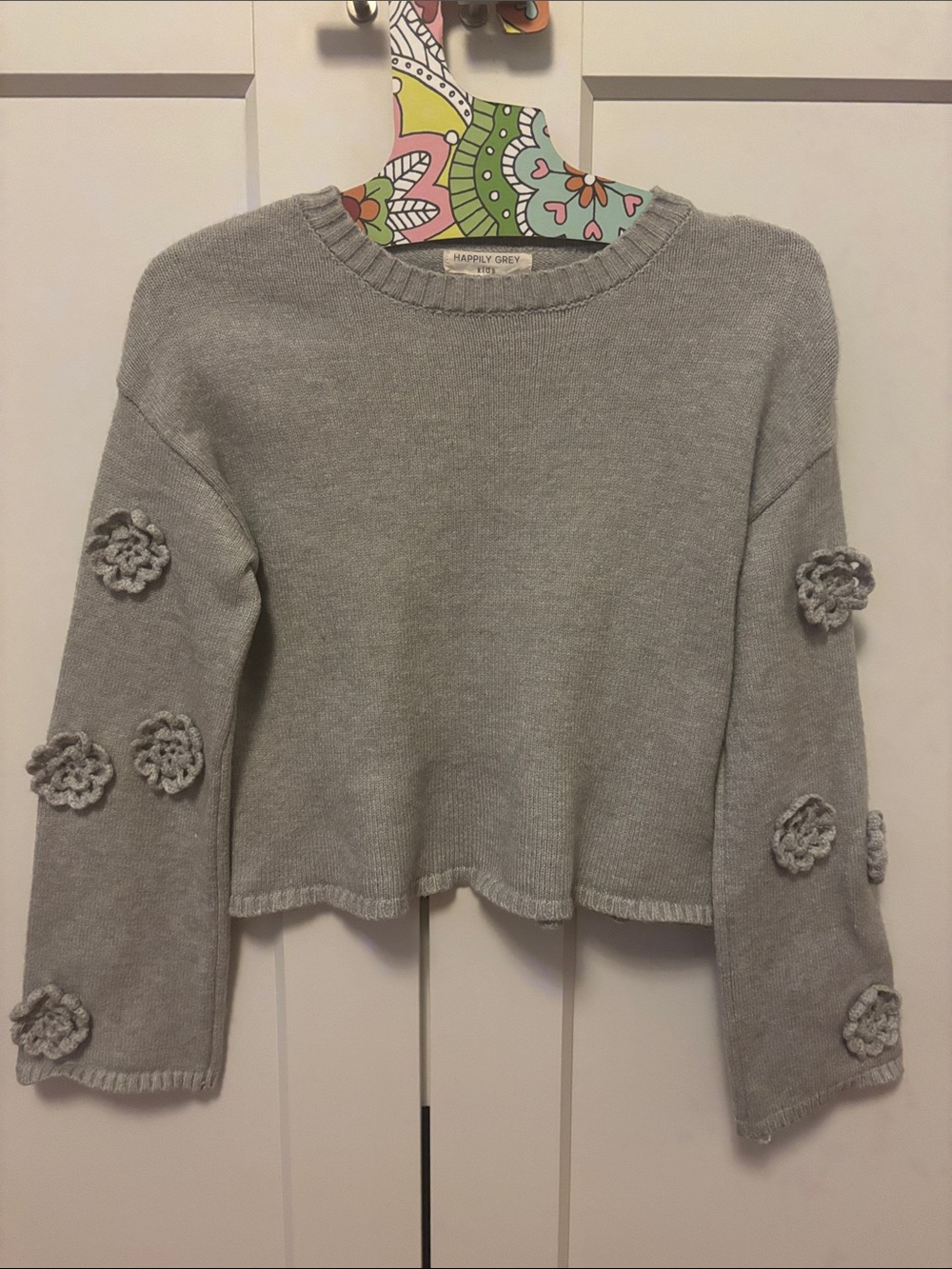 Girl’s Light Gray Floral Applique Sweater Size M (10-12)